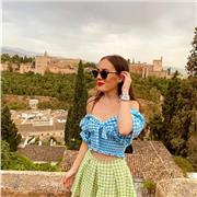 Me defino como una maestra de Educación Primaria entusiasmada por su vocación y con muchas ganas de seguir aprendiendo.